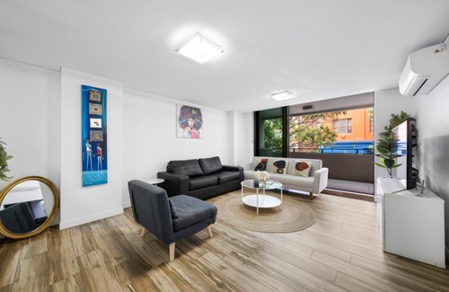 Ultimo Apartment | Delicated 3BR Apt with Parking & Darling Harbour-10mins walk