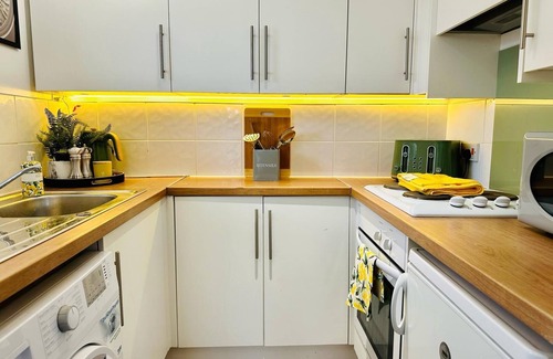 Walton Apartment | Delightful 1-bed Apt with Free Parking and Wi-fi