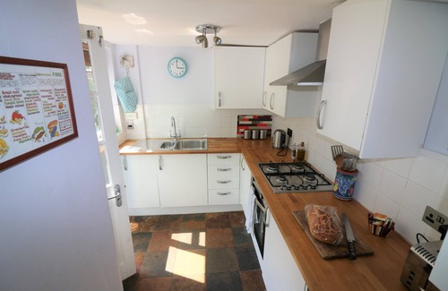 Brighton House | Delightful 2 bed garden cottage (free parking)