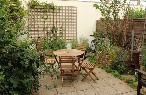 Brighton House | Delightful 2 bed garden cottage (free parking)