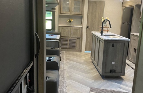 Skillman House | Delightful 2 Bedroom Camper perched on +4 acres w/lots of privacy and amenities