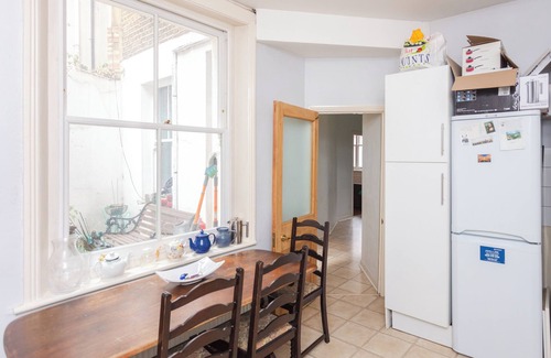 Elephant and Castle Apartment | Delightful 2BD Flat with Patio, Elephant & Castle