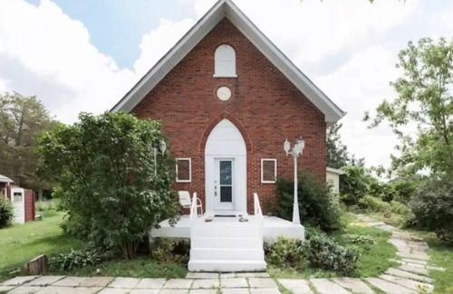 Prince Edward House | Delightful 2bdrm Church w/Incredible Water View!nn