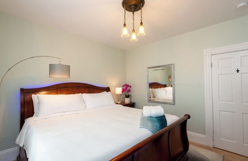 Beverly Apartment | Delightful 3-Bed 1st Floor