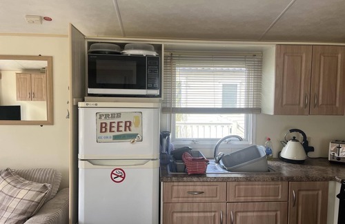 Heacham Cabin | Delightful 3 Bedroom Caravan with Decking Heacham