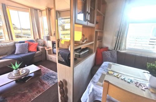 Balminnoch House | Delightful 3-bedroom static caravan with lazy spa and loch view