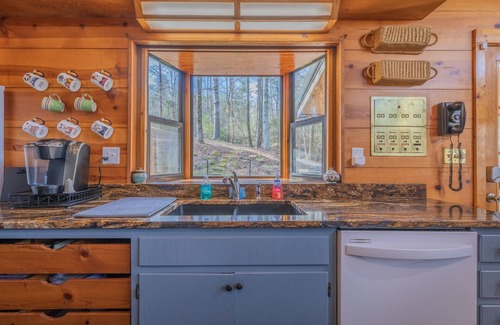 Cleveland Cottage | Delightful 4-bedroom cottage with AC and Fiber WiFi on the River!