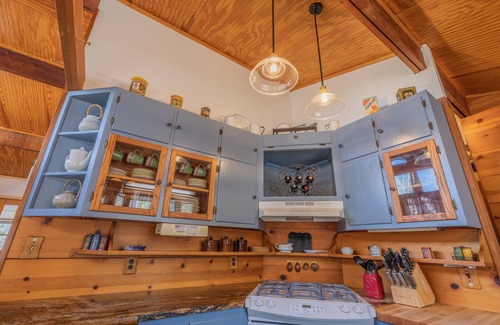 Cleveland Cottage | Delightful 4-bedroom cottage with AC and Fiber WiFi on the River!