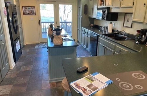 Hillsboro Cabin | Delightful 4-bedroom cabin in Rocky Fork Lake, Hillsboro Ohio!