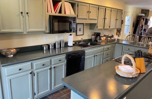 Hillsboro Cabin | Delightful 4-bedroom cabin in Rocky Fork Lake, Hillsboro Ohio!