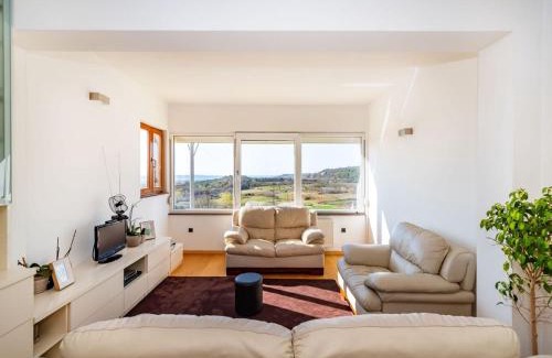 Razanac Apartment | Delightful Apartment in Radovin with Garden
