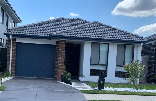 Austral House | Delightful Austral Stay with AC and built-in wardrobe