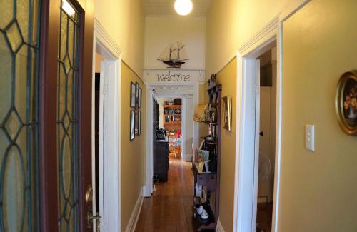 Queenscliff House | Delightful Cottage