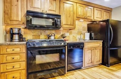 Tamarack Resort Cottage | Delightful Cottage with Gas Fireplace