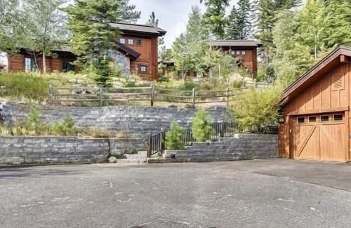 Tamarack Resort Cottage | Delightful Cottage with Gas Fireplace