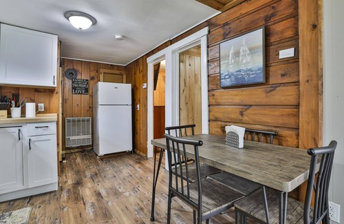 Weirs Beach Cottage | Delightful Cozy Cottage in Laconia