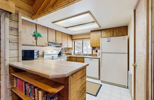 McCall House | Delightful, Dog-Friendly Cabin w/Gorgeous Wooden Setting, Wood Stove, Free WiFi