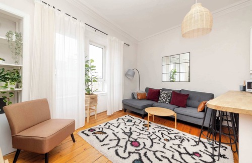 West End Apartment | Delightful Flat Near the City Centre
