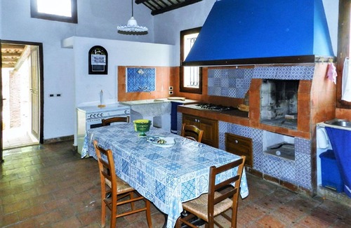 Mockarta House | Delightful Holiday Home in Fulgatore with Swimming Pool