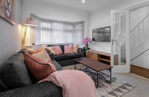 Birmingham House | Delightful House 4 bed 2 bath with parking