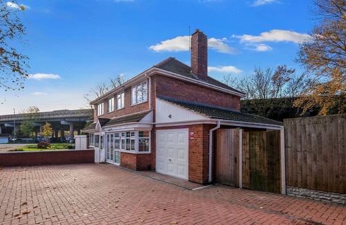 Birmingham House | Delightful House 4 bed 2 bath with parking