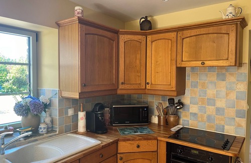 Fleury House | Delightful House for Up to 6 Guests + Baby With Large Secluded Garden Area