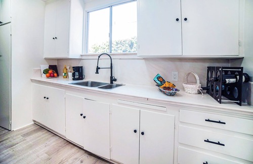 Sawtelle House | Delightful house with WiFi in vibrant West Los Angeles