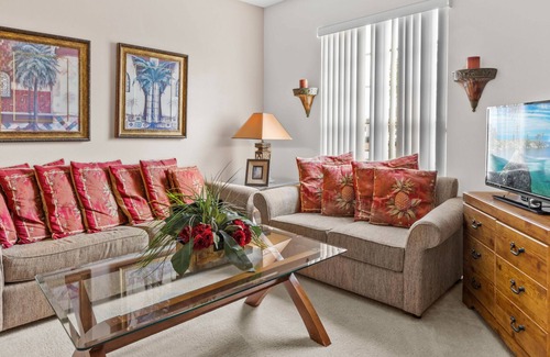 Sunset Ridge House | DELIGHTFUL IN DAVENPORT! CLOSE TO EVERYTHING!!