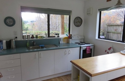 Lake Hayes Cottage | Delightful rural cottage with amazing mountain and rural views