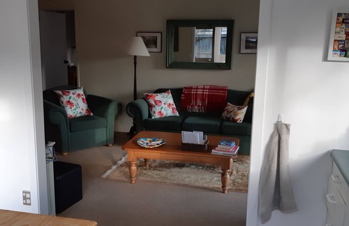 Lake Hayes Cottage | Delightful rural cottage with amazing mountain and rural views