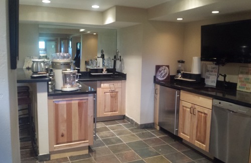 Steamboat Springs House | Delightful Steamboat Log Home - easy 10 minute drive to slopes, pet friendly!