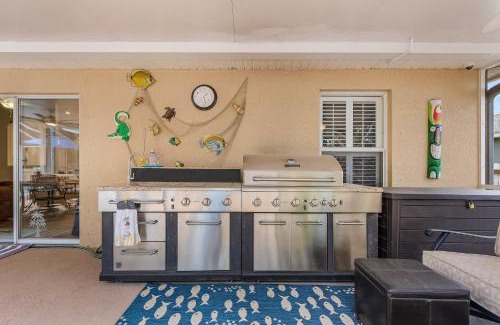 Diplomat House | Delightful! Tranquility, Heated Saltwater Pool -Villa Deep Blue Haven - Roelens