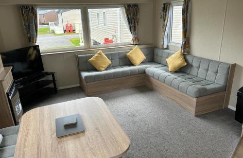 Par House | Delightful two bedroom caravan on Par Beach.