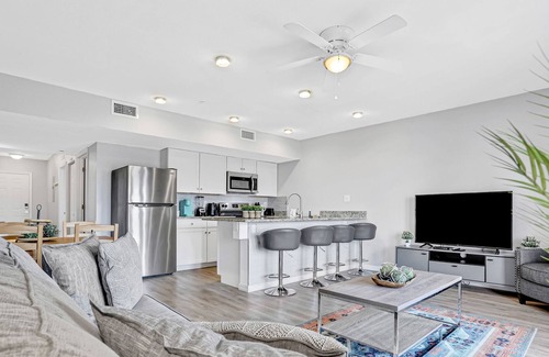 Davenport Condo | Delightful water view condo with balcony, washer/dryer, & full kitchen
