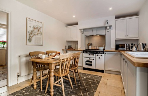 Stow-on-the-Wold Cottage | Delightfully presented dog friendly - 2 Bottom End