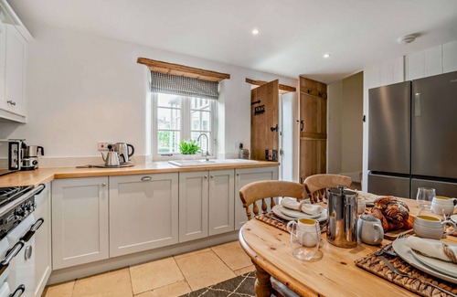 Stow-on-the-Wold Cottage | Delightfully presented dog friendly - 2 Bottom End