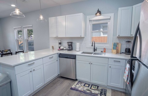 Denver Heights Cottage | Delightfully Renovated 4 Br/2 BA Near DT Riverwalk