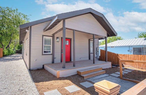 Denver Heights Cottage | Delightfully Renovated 4 Br/2 BA Near DT Riverwalk