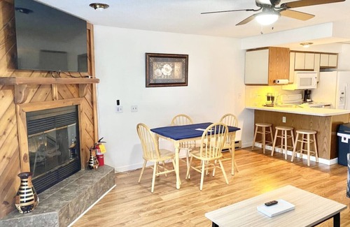 Lake Delton Apartment | Dells Lake Lookout At Lighthouse Cove Condominiums