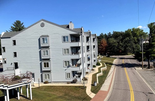Lake Delton Apartment | Dells Lake Lookout At Lighthouse Cove Condominiums
