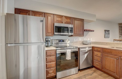 Lake Delton Condo | Dells Lakefront Escape - Couples or Families