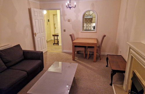 Southampton City Centre Apartment | Dellside Apartments - Charming Two Bedroom Apartment in Central Location!