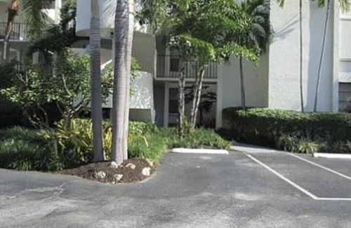 Delray Beach Condo | DELRAY BEACH'S BEST SECRET! - Walk to Beach, Shops, Restaurants, Atlantic Avenue