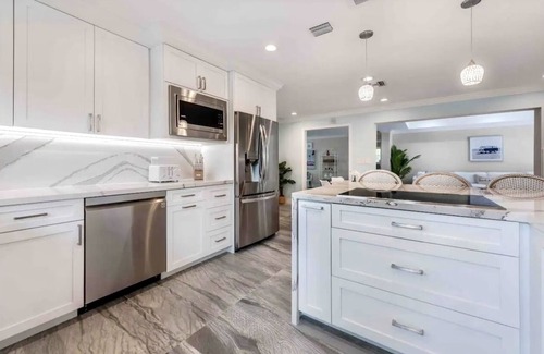 Lake Ida Shores House | Delray Getaway 3BR/3BA Pool Home Close to Beach