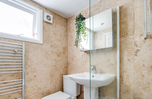 Bow Apartment | Deluxe 1 Bed Apartment in East London