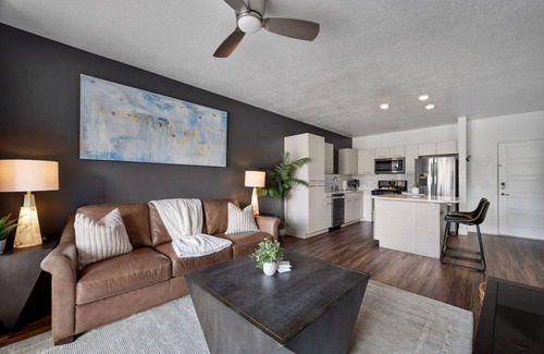 Downtown Salt Lake City Apartment | Deluxe 1BR 1BA Pool, Gym, Htub, Pkg