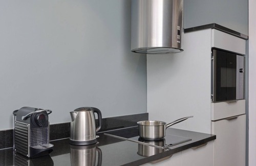 Faubourg-du-Roule Apartment | Deluxe 2 Bedroom Suite at Champs Élysées Avenue