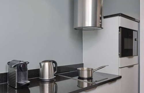 Faubourg-du-Roule Apartment | Deluxe 2 Bedroom Suite at Champs Élysées Avenue