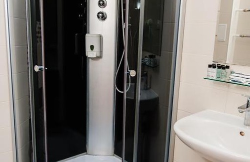 Almetyevsk Hotel | Deluxe 2 Hotel