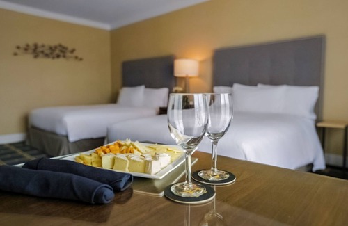 Sunnyvale West Hotel | Deluxe 2 Queens at The Grand Hotel, Onsite Pool, Pets Allowed, Free Parking